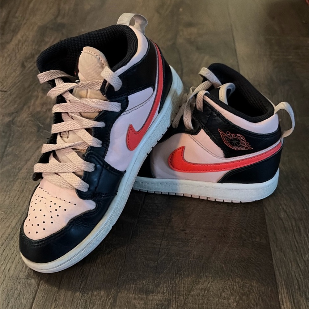 Air Jordan | 1 Mid GS 'Black Pink Crimson' sporty activewear sneakers | KIDS 1